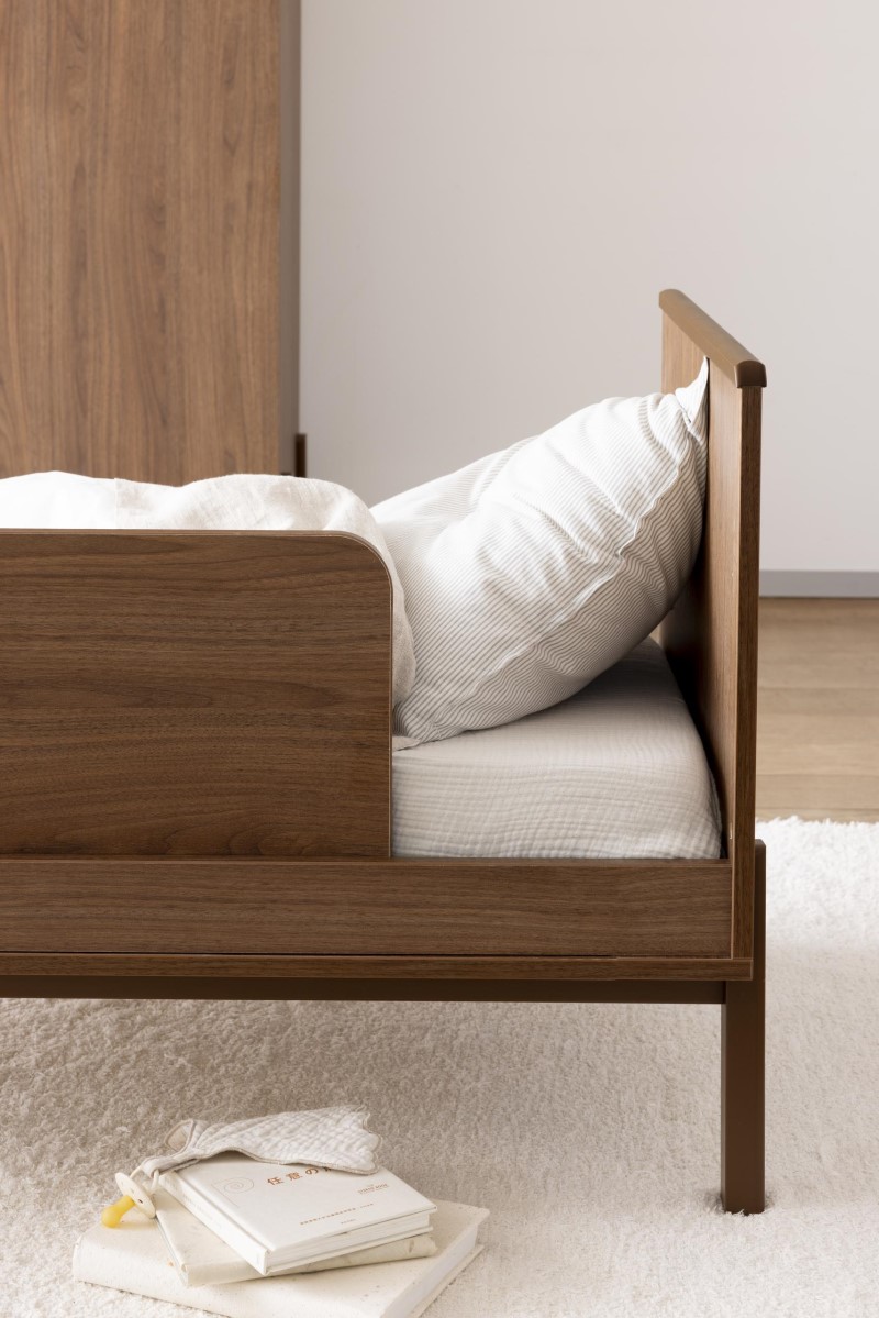 Detail bezpečnostní zábrany chestnut Quax